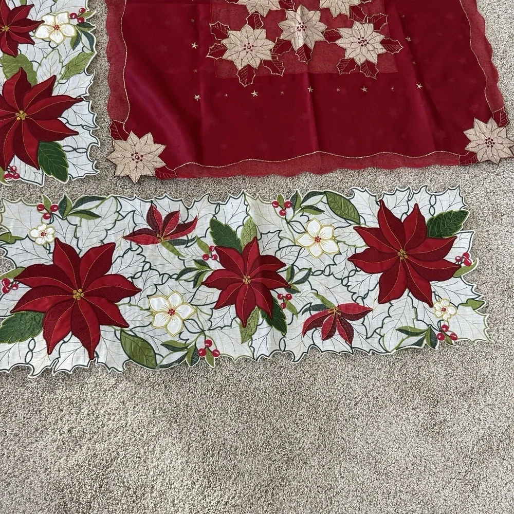 Lot Vintage Christmas Cutwork Embroidered Tablecloth Runner Placemats Poinsettia